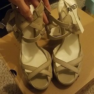 7&1/2  Calvin Klein beige strappy shoes